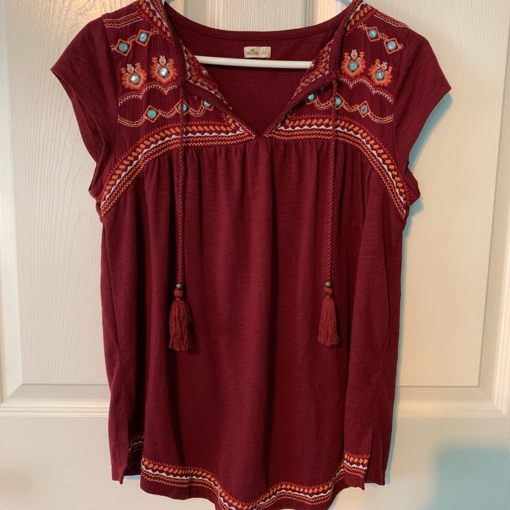 HOLLISTER BOHO chic burgundy top